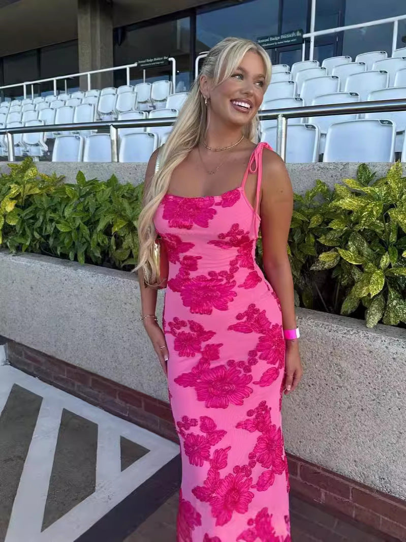 Robe longue cintrée avec détails floraux et bretelles à nouer
