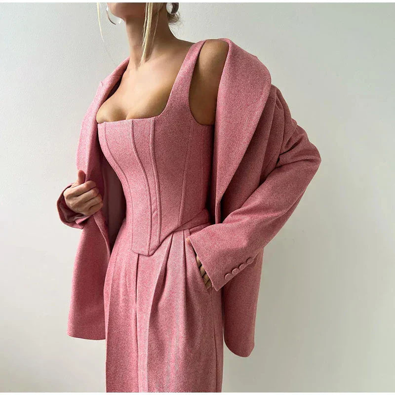 Ensemble de vêtements trois pièces pour femmes avec veste, gilet et pantalon élégant