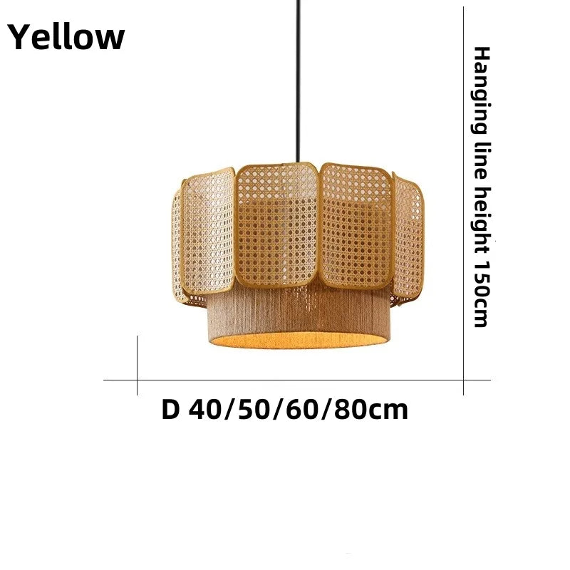 Gul pendellampe i moderne design med flettet skærm, fås i størrelser D 40/50/60/80 cm. Hængelængde 150 cm. Ideel til stue eller spisestue.