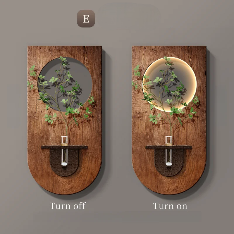 Væglampe i træ med rund LED-belysning, slukket og tændt. Moderne design med indbygget plante, ideel til stilfuld indretning og belysning.