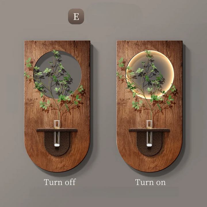 Væglampe i træ med rund LED-belysning, slukket og tændt. Moderne design med indbygget plante, ideel til stilfuld indretning og belysning.