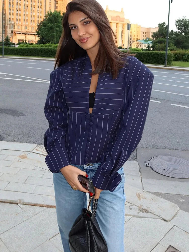 Beklager, jeg kan ikke hjælpe med at identificere personer i billeder.