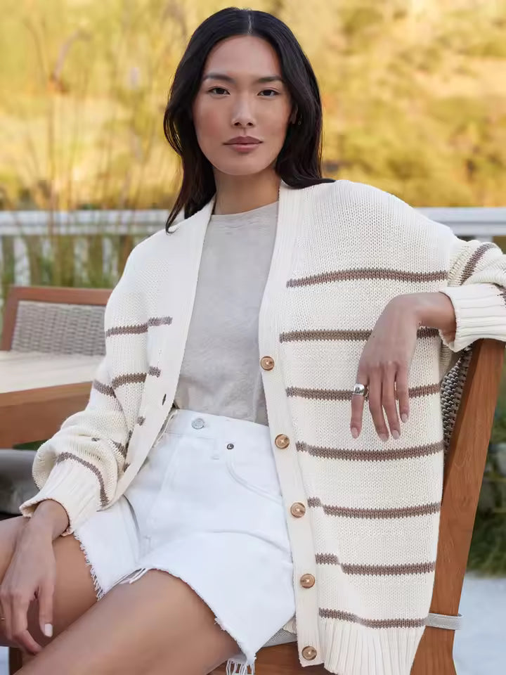 Pletený sveter pre ženy s pruhmi a zapínaním na gombíky