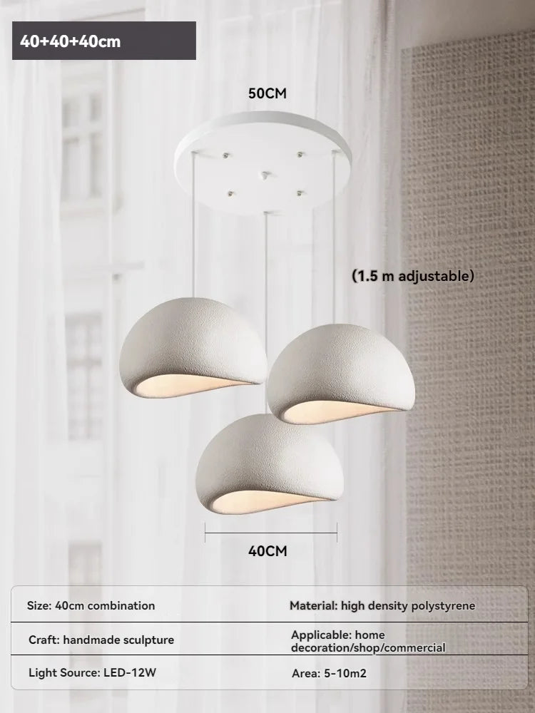 Hvid moderne loftlampe med tre justerbare skærme, håndlavet i høj densitet polystyren. Perfekt til hjem, butik eller kommerciel indretning.