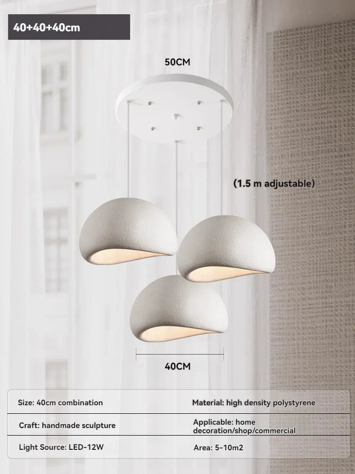 Hvid moderne loftlampe med tre justerbare skærme, håndlavet i høj densitet polystyren. Perfekt til hjem, butik eller kommerciel indretning.