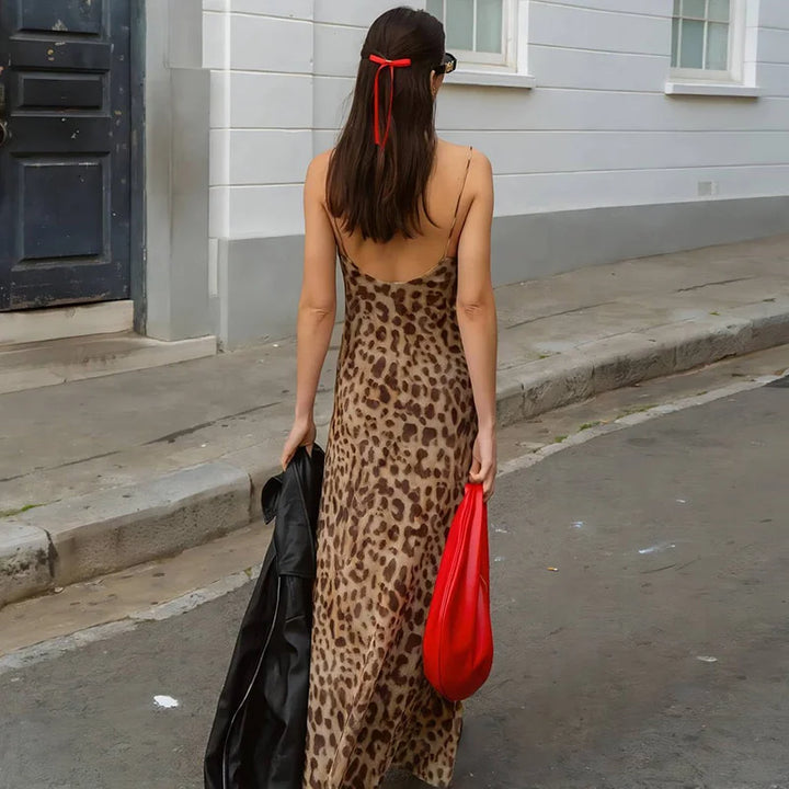Emma | Sensuel maxikjole med leopardprint giver en dristig og sofistikeret stil