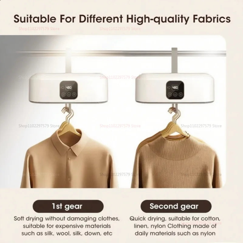 To tøjtørrere med digitalt display, hængende over to skjorter. Velegnet til forskellige stoffer som uld, silke og nylon. Hurtig og skånsom tørring.