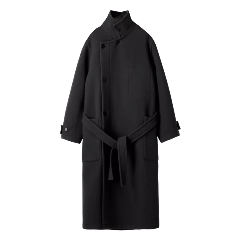 Sort uldfrakke med bælte, høj krave og knaplukning. Elegant vinterjakke til kvinder, stilfuld og varm. Perfekt til koldt vejr.