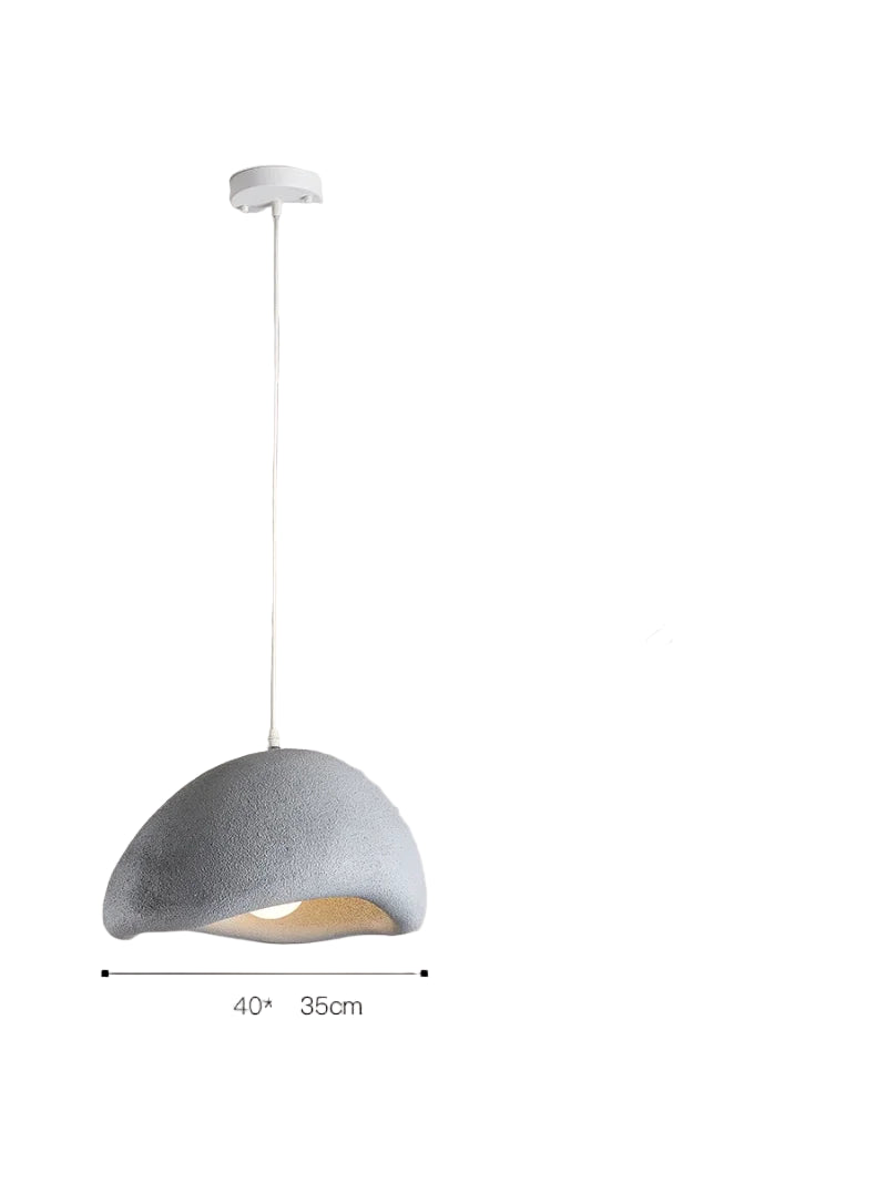 Grå moderne loftslampe med hvid ledning, minimalistisk design, 40x35 cm, ideel til stue eller køkken, skaber stilfuld belysning.