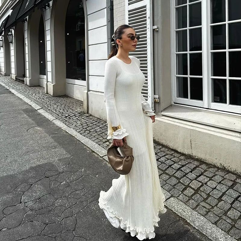 Charlotte Elegant maximekko litteillä hihoilla ja hienostuneella selkäyksityiskohdalla