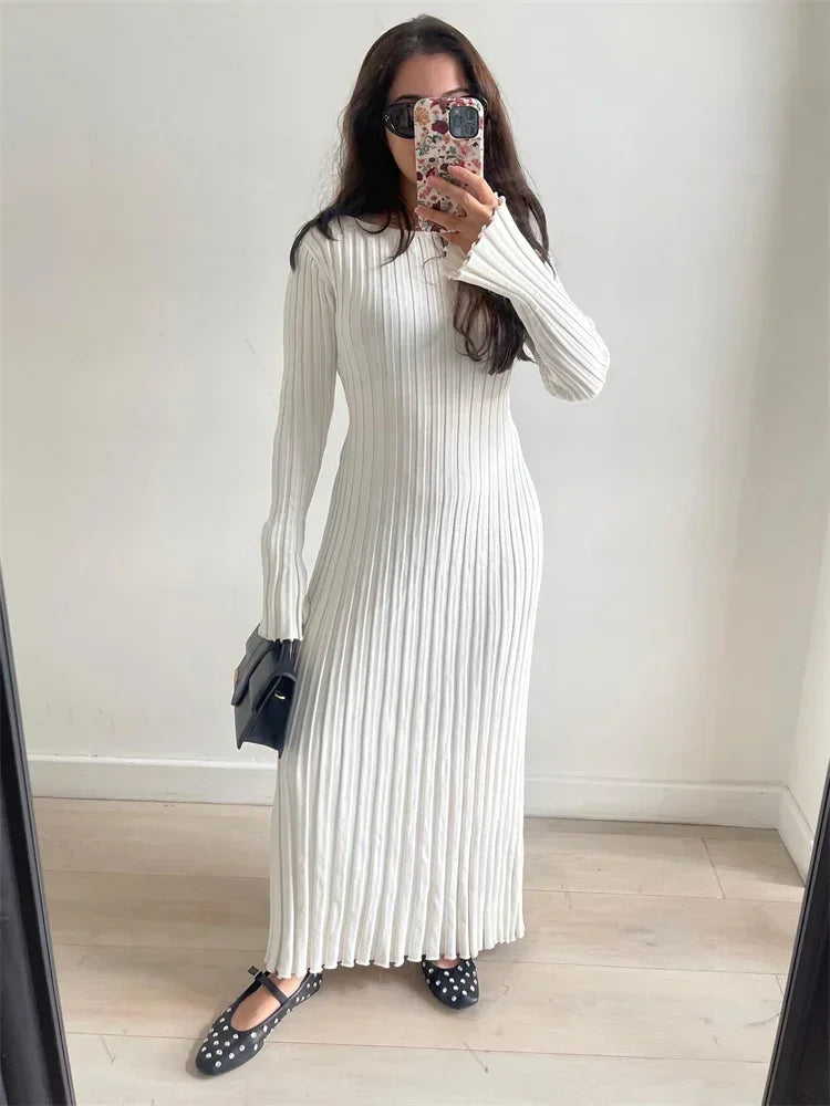 Sasha | Plisseret ja vartalonmyötäinen maximekko | Eleganssi & mukavuus