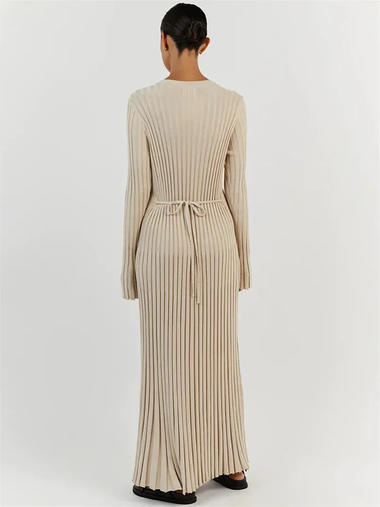 Sasha | Plisseret ja vartalonmyötäinen maximekko | Eleganssi & mukavuus