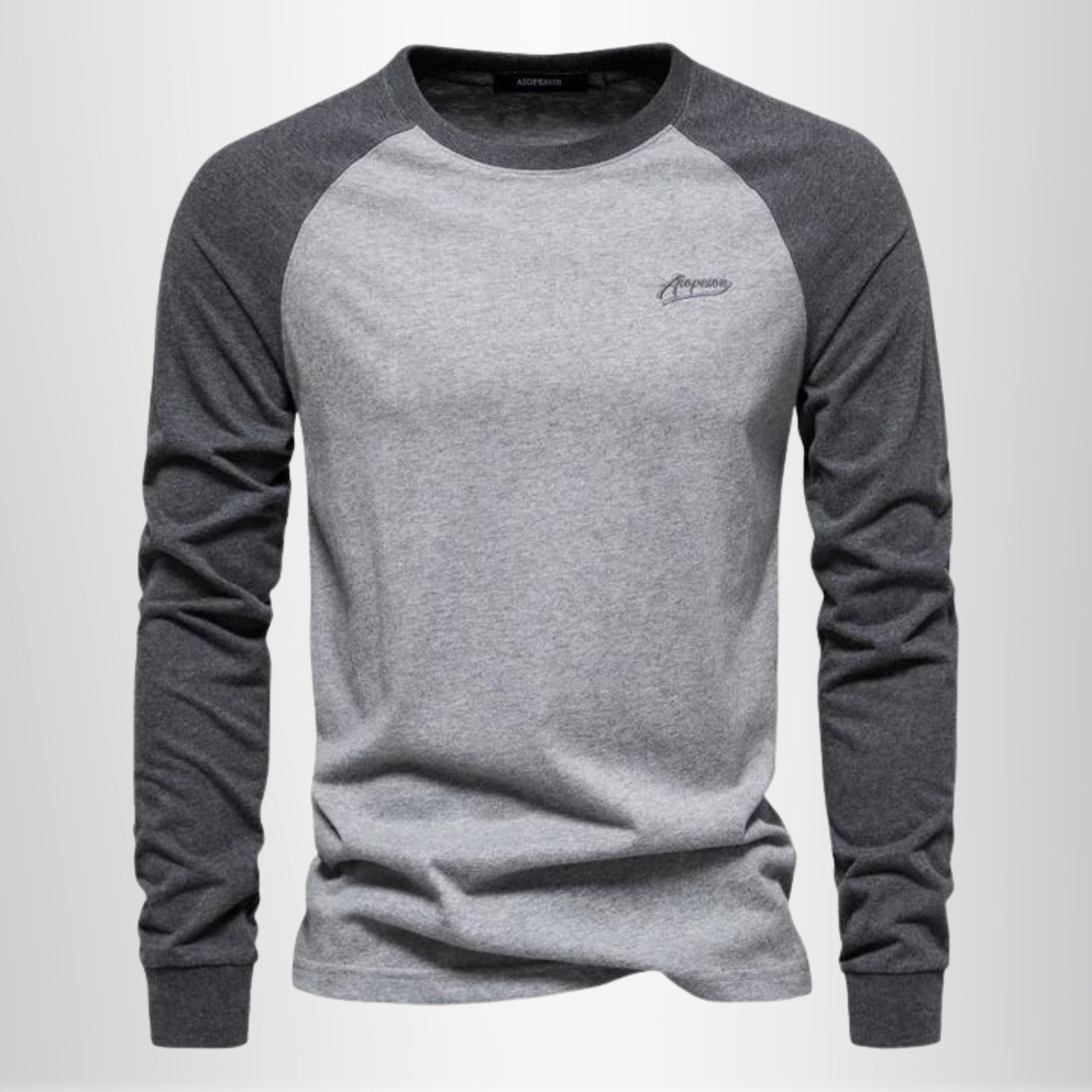 Grå og mørkegrå langærmet herretrøje med rund hals, moderne design og komfortabel pasform. Perfekt til casual og sporty stil.