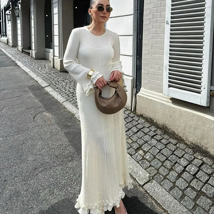 Charlotte Elegant maximekko litteillä hihoilla ja hienostuneella selkäyksityiskohdalla