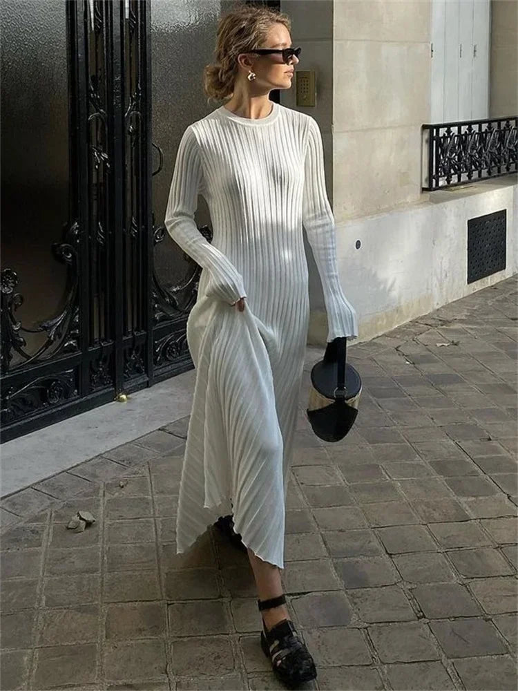 Sasha | Plisseret ja vartalonmyötäinen maximekko | Eleganssi & mukavuus