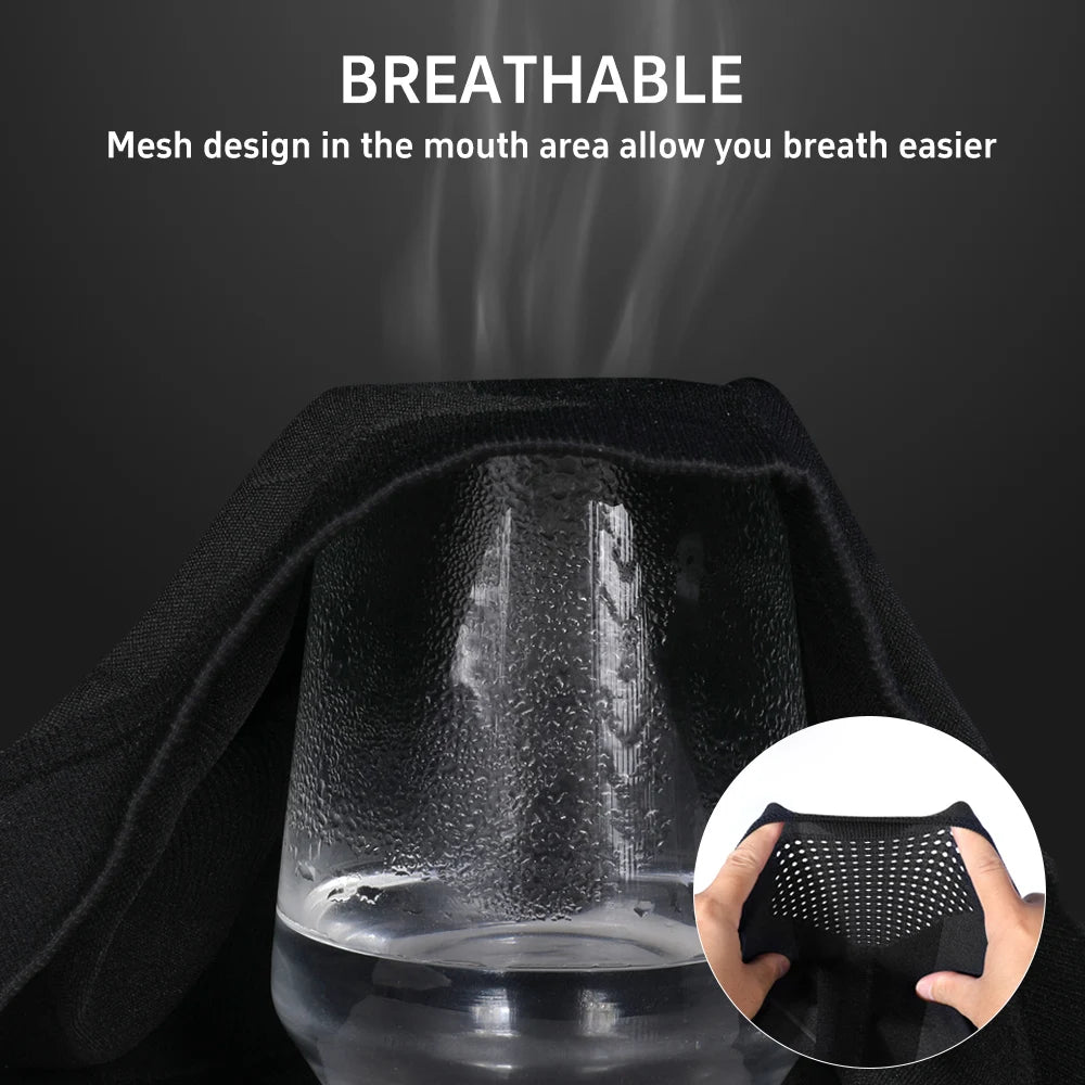 Sort ansigtsmaske med åndbart mesh-design, der viser damp for bedre vejrtrækning. Ideel til komfort og beskyttelse.