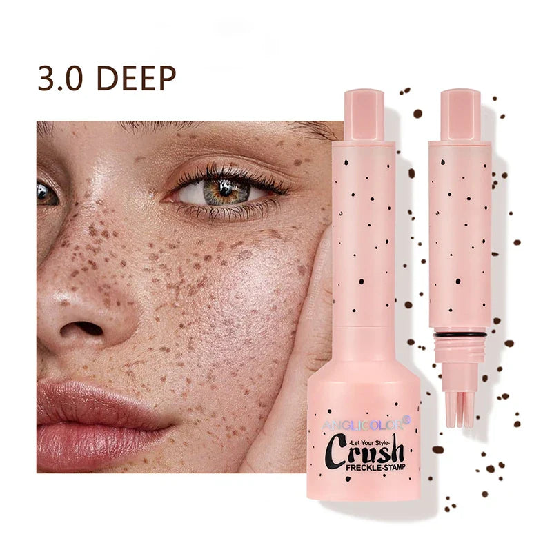 Makeup produkt til fregner, 3.0 Deep, med stempelapplikator. Perfekt til naturligt look. Ideel til at skabe realistiske fregner på huden.