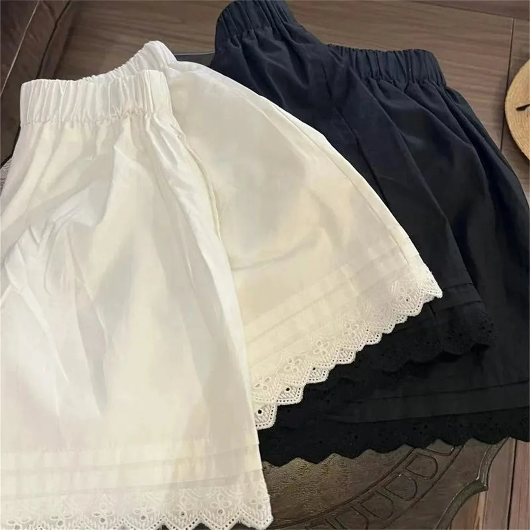 Pantaloni scurți pentru femei albi cu margine din dantelă, talie înaltă, croială lejeră, picioare largi, pantaloni scurți pentru plajă și vacanță