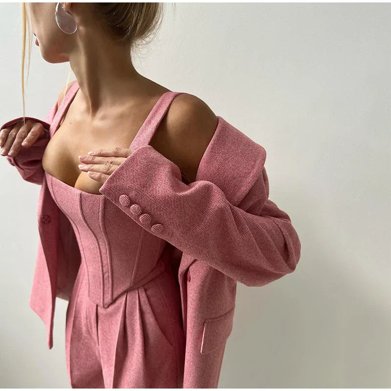 Ensemble de vêtements trois pièces pour femmes avec veste, gilet et pantalon élégant