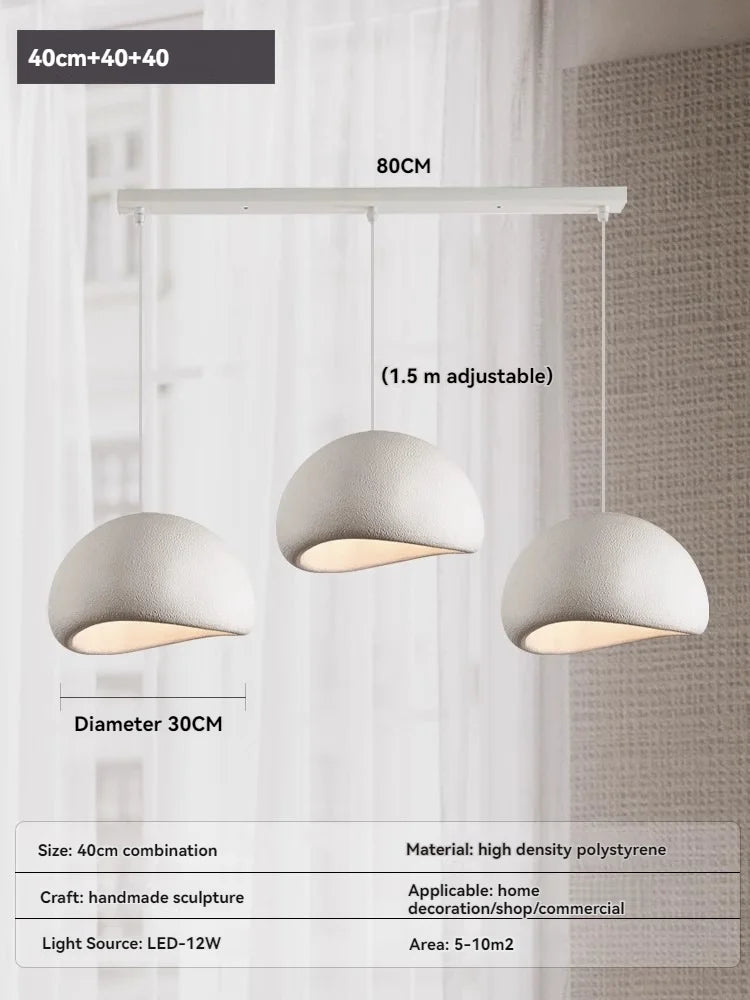 Hvid pendellampe med tre kuppelformede skærme, justerbar højde 1,5 m, diameter 30 cm, LED-lys 12W, håndlavet i høj densitet polystyren.