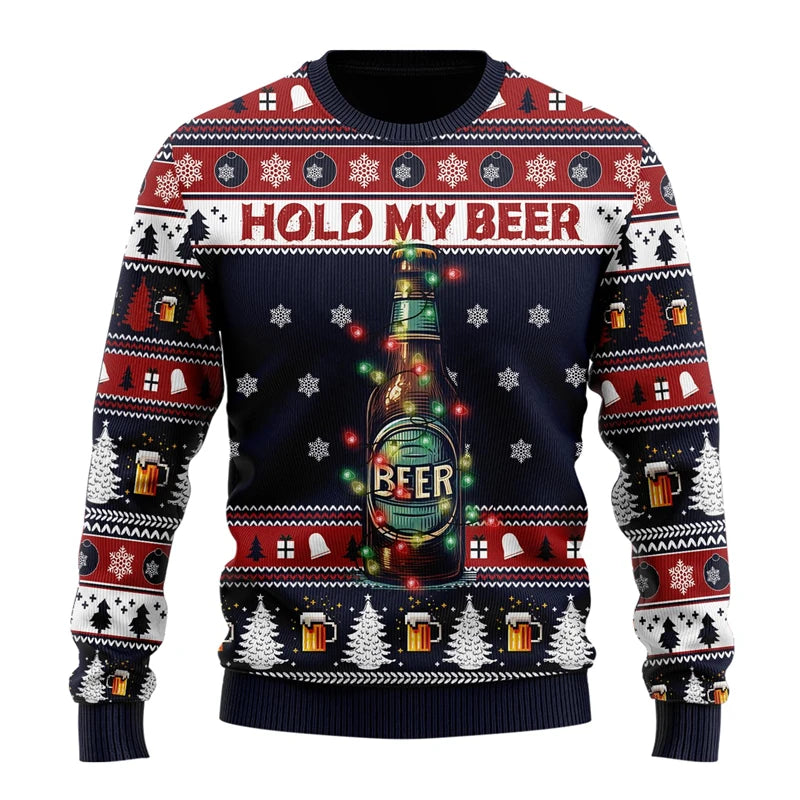 Julesweater med ølflaske-design, teksten "Hold My Beer", juletræer og snefnug. Perfekt til julefrokost og festligheder.