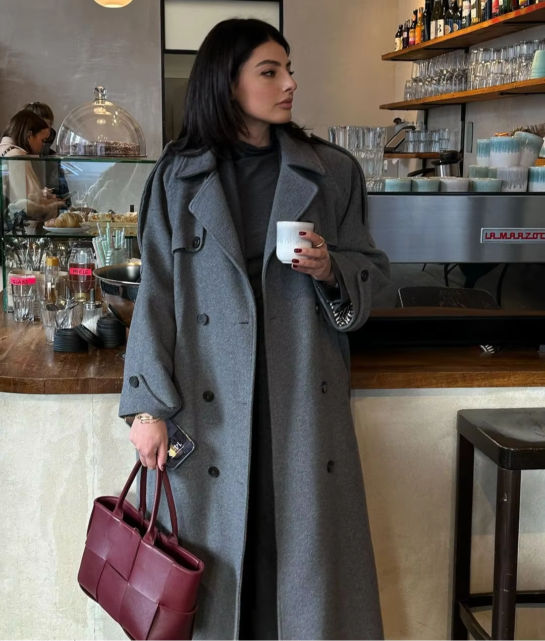 Lang trenchcoat i uldblanding til kvinder med klassisk vinterlook