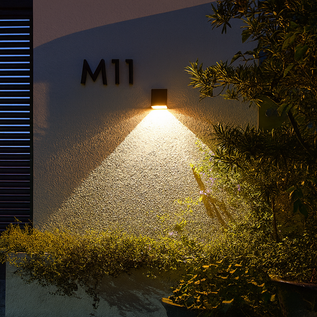 Black IP65 outdoor solar wall lamp