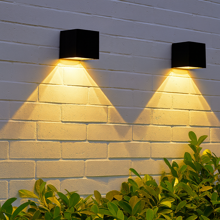 Black IP65 outdoor solar wall lamp