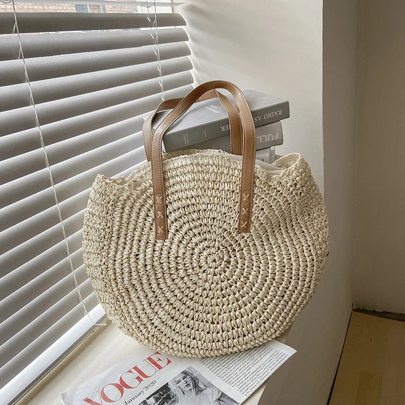 Pyöreä käsinkudottu olkilaukku | Boho-tyyli & kesälook | Ihanteellinen rannalle ja kaupunkielämään