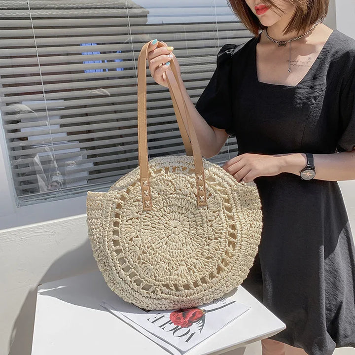 Pyöreä käsinkudottu olkilaukku | Boho-tyyli & kesälook | Ihanteellinen rannalle ja kaupunkielämään