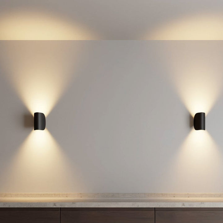 Justerbar LED-væglampe med halvmåne | moderne design til indendørs og udendørs brug