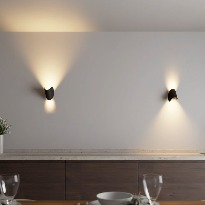 Justerbar LED-væglampe med halvmåne | moderne design til indendørs og udendørs brug