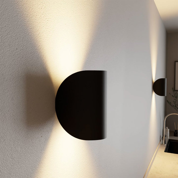 Justerbar LED-væglampe med halvmåne | moderne design til indendørs og udendørs brug