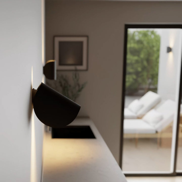 Justerbar LED-væglampe med halvmåne | moderne design til indendørs og udendørs brug