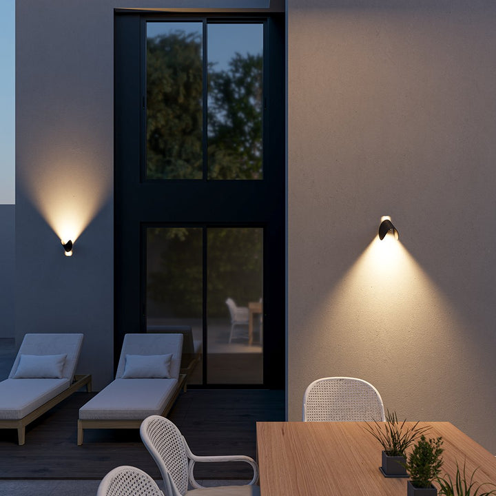 Justerbar LED-væglampe med halvmåne | moderne design til indendørs og udendørs brug