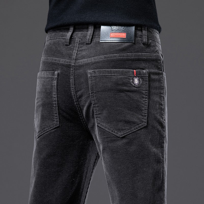 Sort denimjeans bagfra med lommer og mærke, moderne design, herremode, afslappet stil, høj kvalitet, komfortabel pasform, trendy tøj til mænd.
