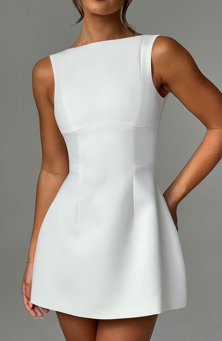 Mini sukienka Isalya Halter | Czysta biała i ponadczasowa elegancja
