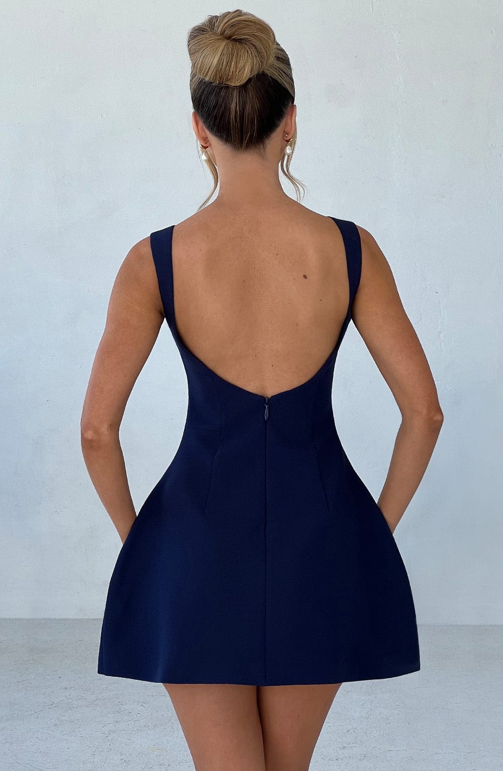 Velmira hihaton minimekko | Keskiyön sininen tyylikäs ja elegantti