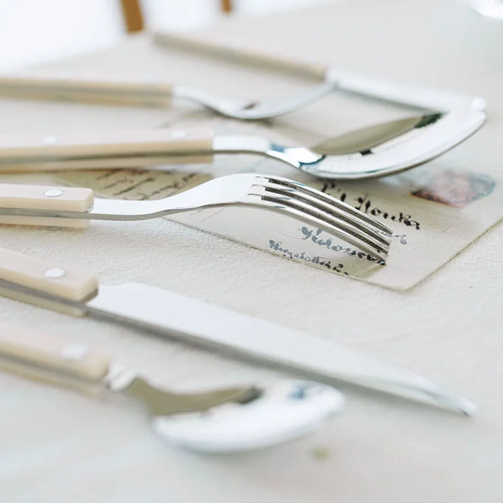 Parhaat setit, joissa 24 osaa ruostumattomasta teräksestä kaiverruskuviolla - BistroLine