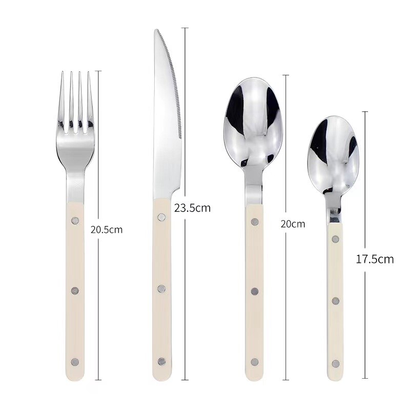 Bestik sæt med gaffel, kniv, spiseske og teske i rustfrit stål med beige håndtag. Mål: gaffel 20,5 cm, kniv 23,5 cm, spiseske 20 cm, teske 17,5 cm.