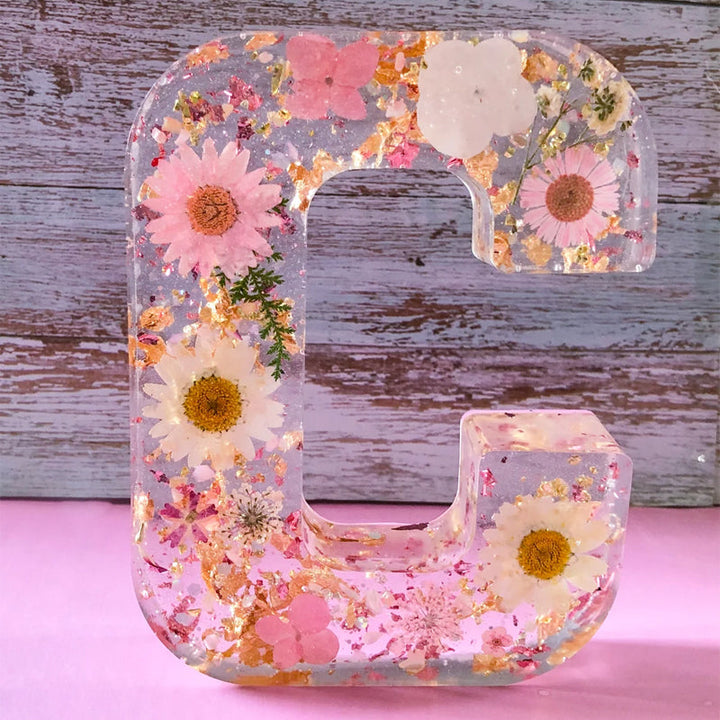 Lâmpada de harpa com flores secas e letra personalizada | Luz noturna LED decorativa