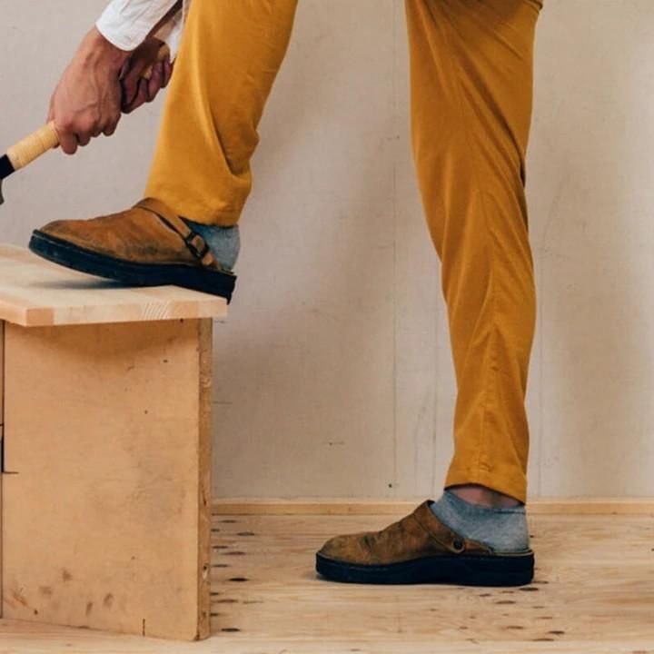 Comfortable leather clogs | Unisex slip-on shoes for everyday use