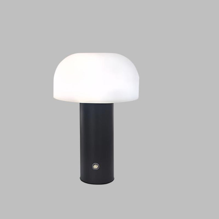 Sort bordlampe med hvid kuppelformet skærm, minimalistisk design. Perfekt til moderne indretning, LED-belysning, energibesparende.