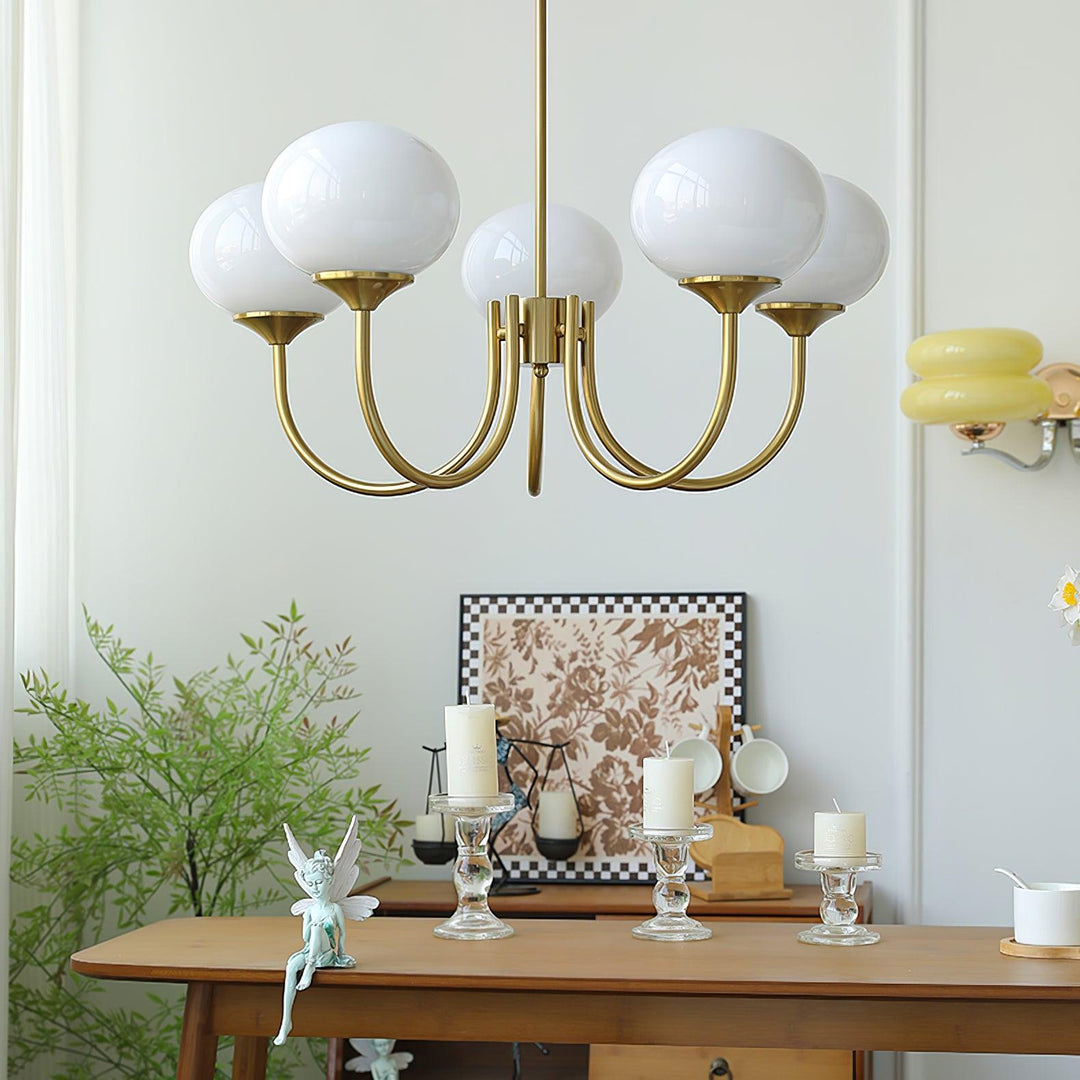 Lustre moderno em latão | Iluminação de teto elegante com bolas de vidro
