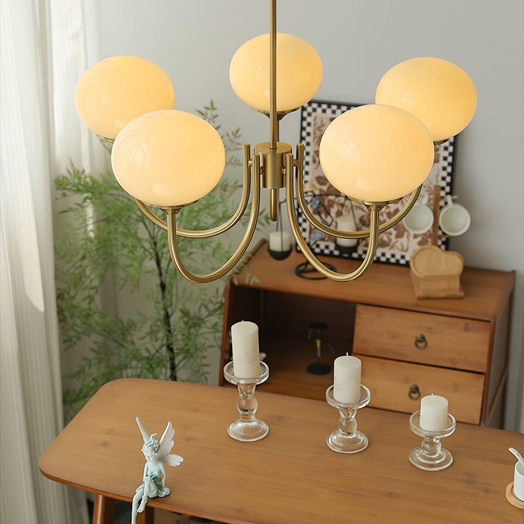 Lustre moderno em latão | Iluminação de teto elegante com bolas de vidro