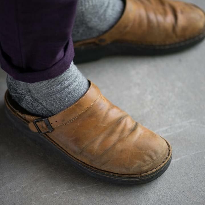 Comfortable leather clogs | Unisex slip-on shoes for everyday use