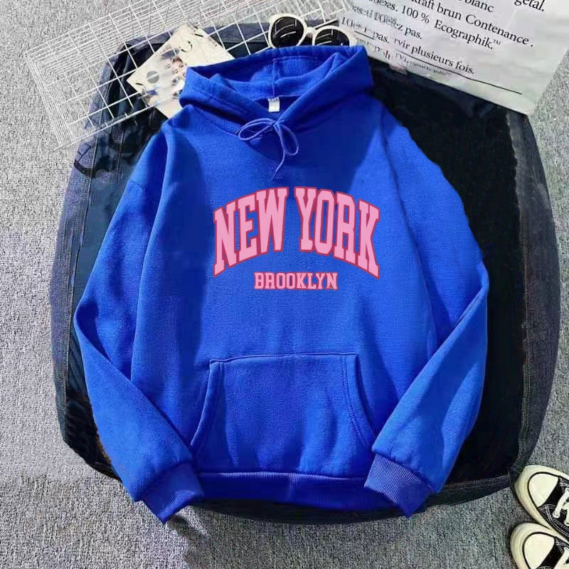 Kvinde hoodie med stilfuldt Brooklyn‑print