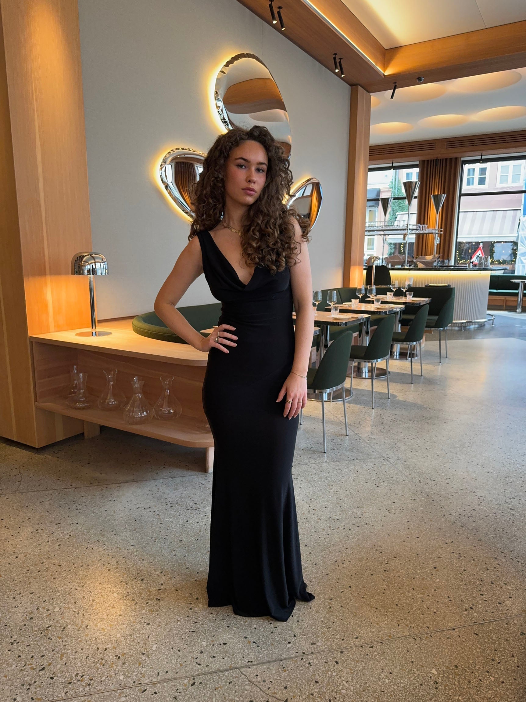 Robe longue élégante pour femmes avec fente et coupe ajustée