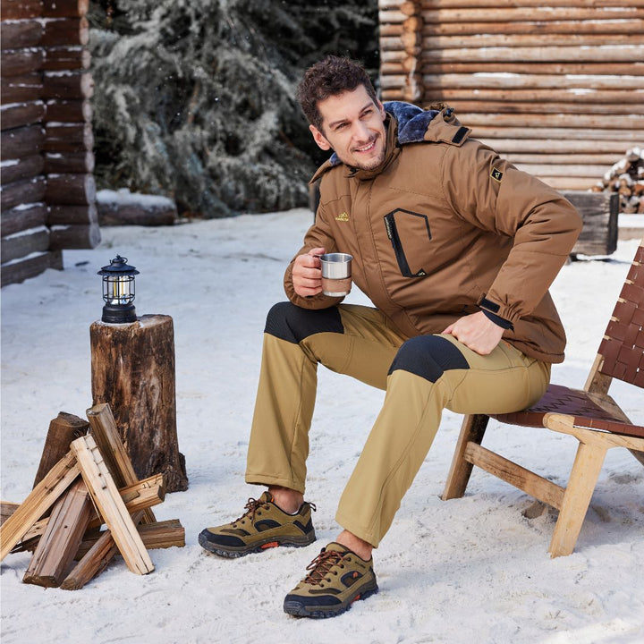 Water-resistant men's ski pants with fleece lining and reinforced knees for winter sports