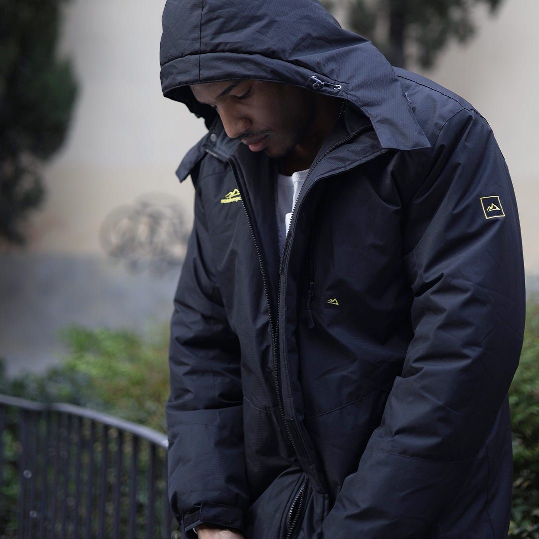 Wodoodporna kurtka narciarska dla mężczyzn z miękką podszewką z polaru i praktycznymi kieszeniami do sportów zimowych